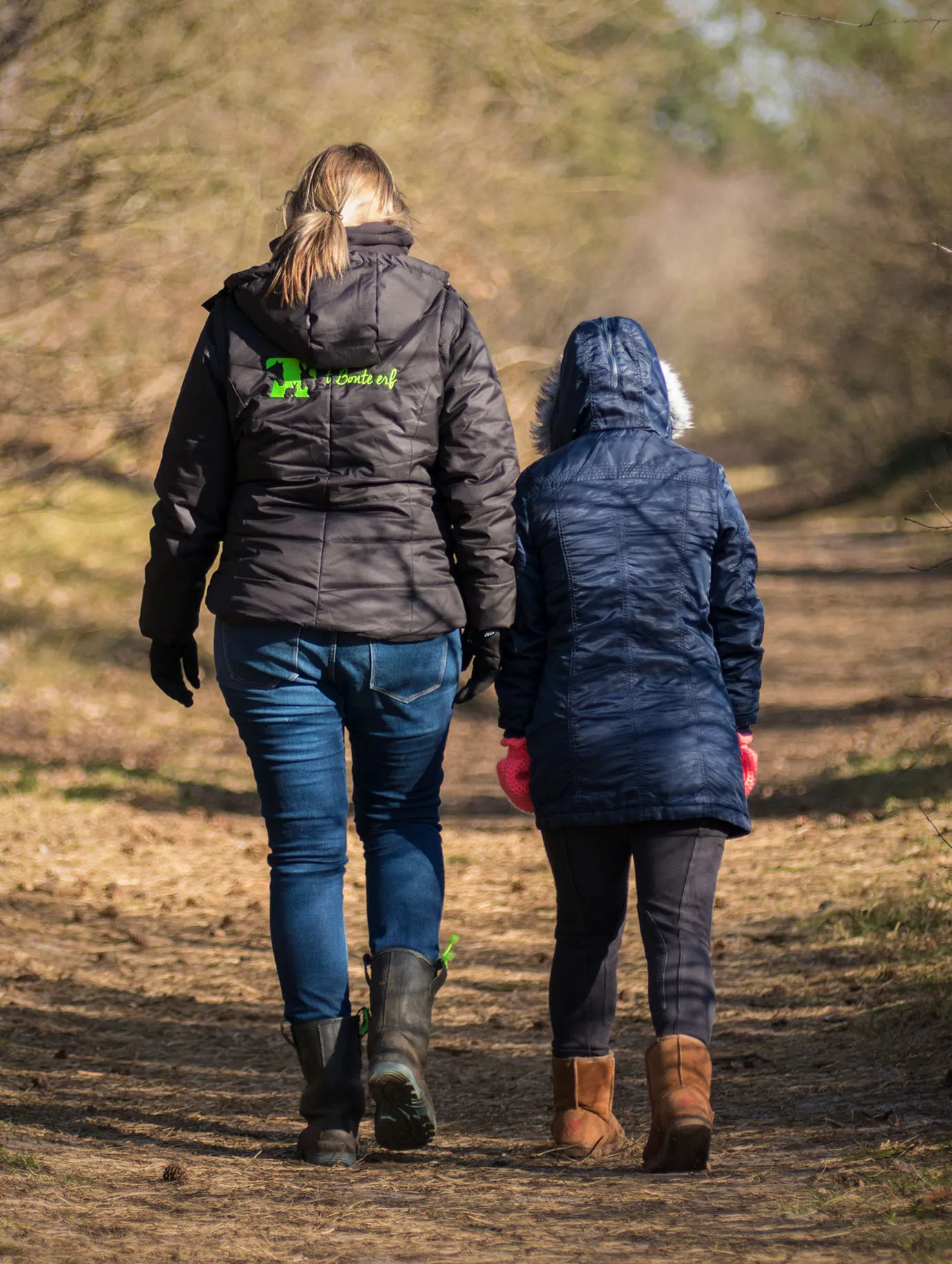 Yvonne Paardekooper met een kind bij ’t Bonte erf